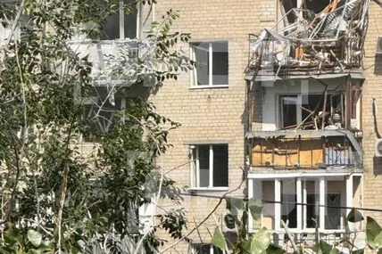У Ростові-на-Дону безпілотник влетів у багатоповерхівку. Фото: скрин