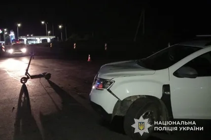 За минулу добу у Львівському районі внаслідок зіткнення з автомобілями травмовані два малолітні водії самокатів. Фото: Поліція Львівської області