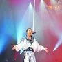 «Не вагаючись, взяв склянку і відкусив шматок скла»...