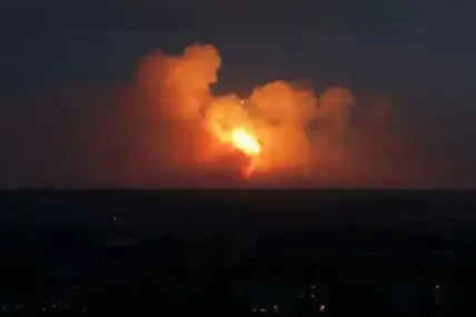 У Волгограді пролунали вибухи під час масованої атаки дронів