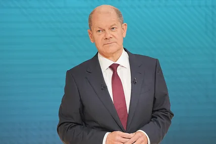 Німеччина не експортуватиме зброю Україні, а мирно допоможе зупинити Росію, - Шольц
