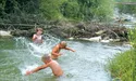 На змілілій річці – саморобна купальня