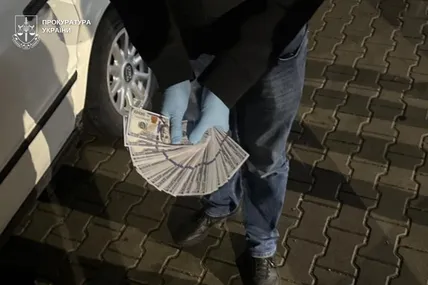 У Словаччину за 12,5 тисяч доларів: на Львівщині затримали 47-річну жінку за підозрою в організації незаконного переправлення через кордон. Фото: прокуратура