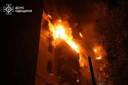 В Одесі внаслідок нічної атаки рф відомо про 6 постраждалих. Фото: ДСНС