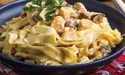 Макарони з грибами і куркою