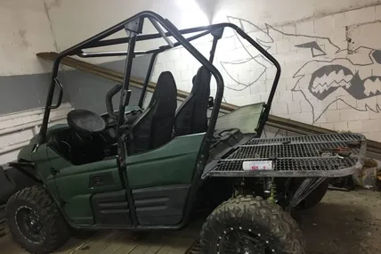 З цим автомобілем військові зможуть відпрацьовувати маневри та впевненіше пересуватися на передовій. Фото ЛМР