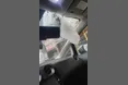 Що робити водіям, якщо на авто впала снігова брила та наскрізь пробила капот?
