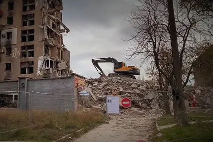 Фото знищеного Маріуполя із соцмереж Петра Андрющенка