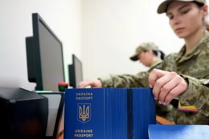 З України не випускають чоловіків 18-22 років. Фото: РБК