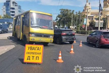 28.08.2026, 19:45				


									У Львові зіткнулися автобус і легковик: шестеро людей травмовані							

										На перехресті вулиць Патона та Городоцької сталася ДТП, унаслідок якої постраждали шестеро людей. Серед травмованих — водій легкови