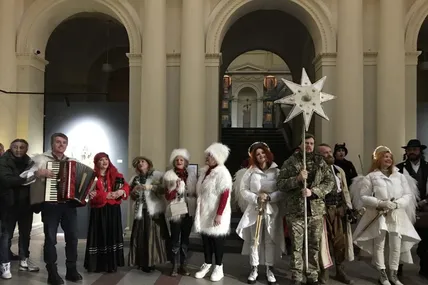 Колядує артвертеп "Авантюра". Фото автора