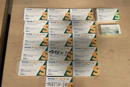 Прикордонники виявили чоловіка, який намагався ввезти до України таблетки з вмістом наркотичних речовин