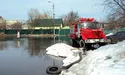 До сіл продукти харчування підвозять на човнах...