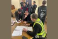 Митника на Львівщині затримали за хабар під час розмитнення продуктів