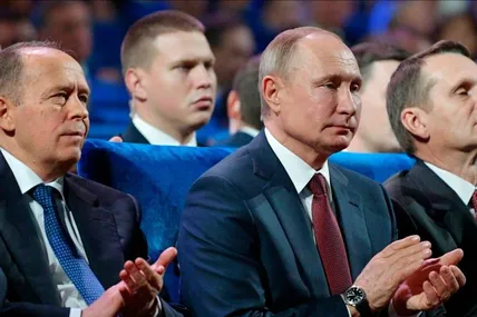 Найближче оточення володимира путіна від літа 2021 року вмовляло його розпочати війну проти України. Фото із мережі