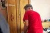 На Львівщині рятувальники вивільнили чоловіка, який застряг між душовою кабіною та ванною