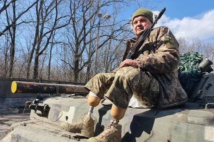 Без двох ніг пішов на фронт: Василь Штефко на протезах боронить Україну