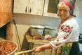 Пече хліб нашим захисникам
