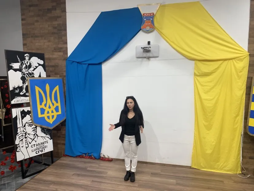 Директорка Закарпатського обласного театру драми та комедії Олеся Чепелюк розповідає журналістам з проєкту Харківського пресклубу про те, як театр допомагає відновити душевну рівновагу в час війни.