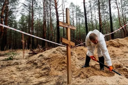 Ексгумація тіл в Ізюмі. Фото Радіо Свобода