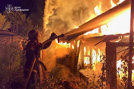 15.08.2026, 13:15				


									У Винниках горіли два дачні будинки: що відомо							

										Увечері 14 серпня 2026 року у Винниках сталася пожежа на території дачного кооперативу. Вогонь охопив один будинок та дах сусідньої цегляної дачі