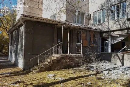 рашисти обстріляли дитячу лікарню в Дніпровському районі Херсона, постраждали 4 людини — ОВА