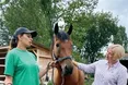 Гриваста переселенка Айра лікує дітей