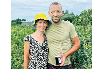 Великі ягоди Наталія та Андрій Янцевичі споживають, продають, а з дрібних виготовляють смачний джем.