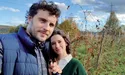 Молоде подружжя вирощує виноград