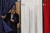 Макрон розкритикував політичні альянси після першого туру місцевих виборів у Франції