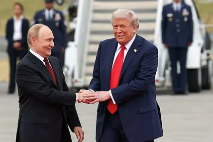 Трамп і путін випромінювали задоволення… Фото із соцмереж