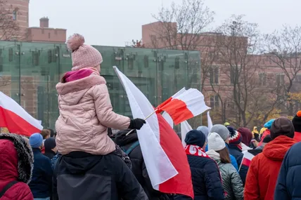 За даними опитування IBRiS, найкраще поляки ставляться до... поляків: позитивно свою націю оцінили 79% респондентів, нейтрально - 17%, а негативно - лише 4%. Фото onet.pl
