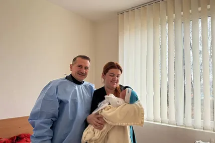 Ще одна середа у пологовому відділенні. Як і належиться, цього дня з пакунками для породіль завітав Тарас Кучма. Фото пресслужби Дрогобицької міськради.