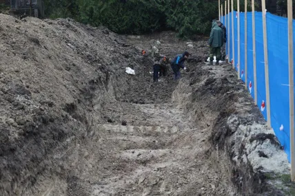 На алеї Марсового поля стартувала ексгумація. Фото Романа Балука