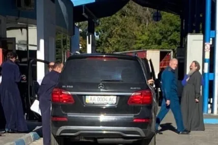 На початку жовтня митрополита Павла затримали на пункті переходу через кордон із валізою ікон. Фото Інформаційний потік