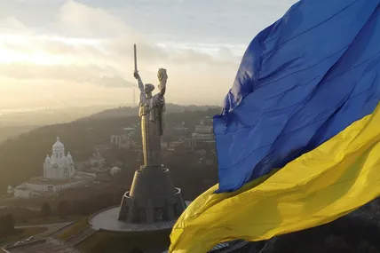 Сквер, названий на честь дружби Києва та москви, відтепер - Героїв Маріуполя