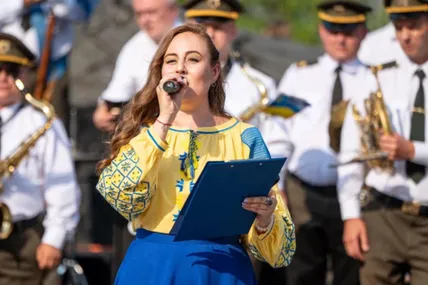 Ольга була ведучою під час святкування у Львові Дня Незалежності (біля пам'ятника Тарасу Шевченку). Фото з архіву Ольги Швед