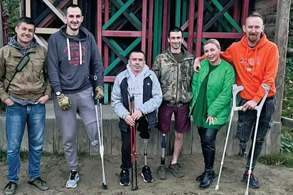 Марина Портусь (друга справа) привезла Героїв на кінну прогулянку. Фото з альбому Марини Портусь