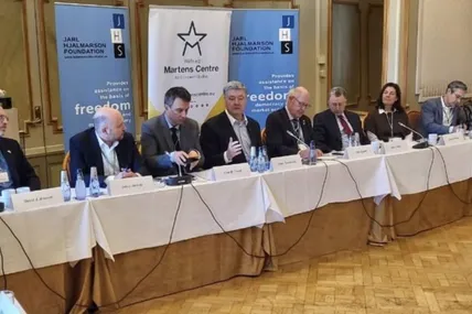 Фото із конференції зі сайту Європейської Солідарності