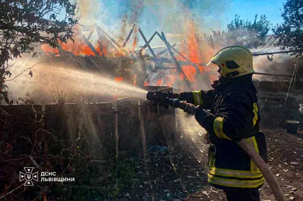 21.08.2026, 16:45				


									На Золочівщині рятувальники не дали вогню поширитися на житлові будинки							

										У селі Заболотці Золочівського району сталася пожежа в господарській будівлі. Через щільну забудову полум’я могло перекинути