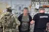 У Києві КОРД затримав наркозбувача, який погрожував підірвати гранату під час обшуку