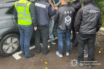 На Львівщині правоохоронці викрили працівника митниці, який систематично брав хабарі