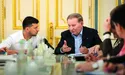 Україна стає на коліна перед Москвою?