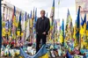 Принц Гаррі відвідав меморіал на Майдані: «Це одна з найсумніших і найкрасивіших речей, які я бачив»