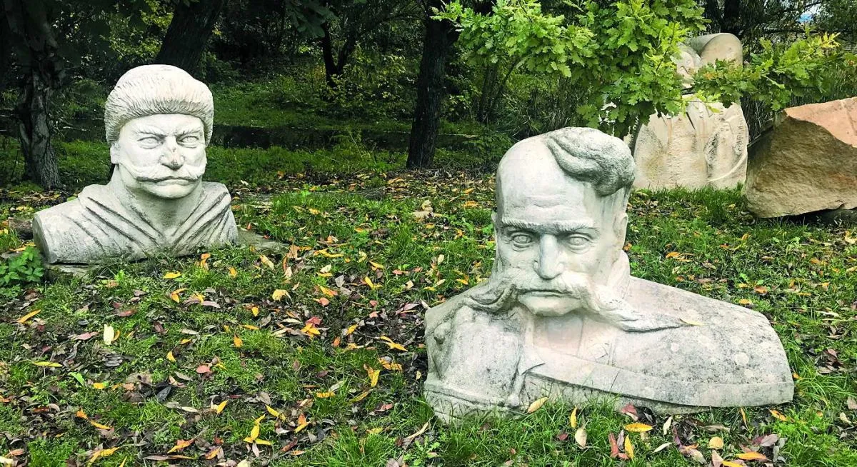 У Буші – один з найбільших у Європі Музей скульптур просто неба. Фото автора
