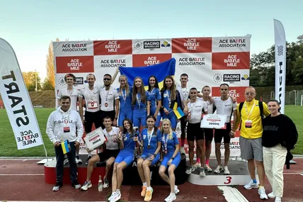 Чоловіча і жіноча збірні України – переможці Ace Battle Mile у Бельгії.