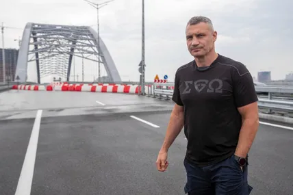 Сьогодні в Києві повністю відкриють рух через Подільський міст, який почали будувати 22 роки тому