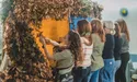 Створювала ляльки для театру, а тепер варить окопні свічки і плете маскувальні сітки для ЗСУ