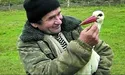 Бузьок полює у хліві на щуриків краще від кота