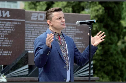 Михайло Головко запевняє, що хабарів не брав, а займався волонтерством